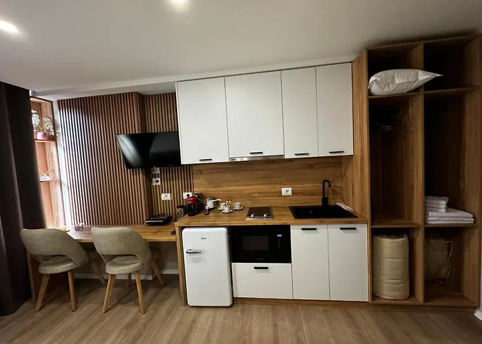 Rora 公寓式酒店 Yzberishti